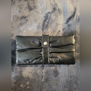 Lulu clutch wallet